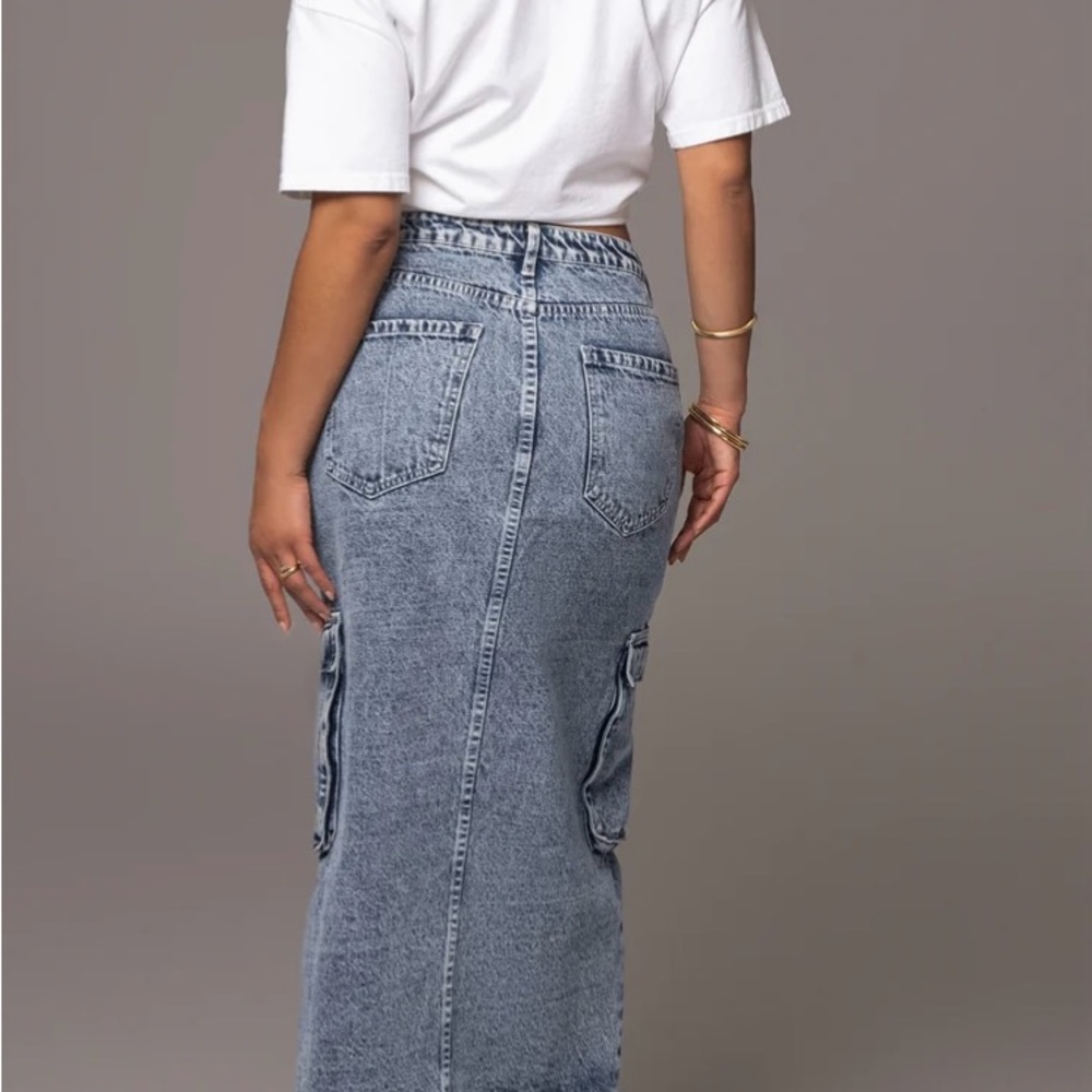 Jean skirt new never worn with tags. Excellent condition